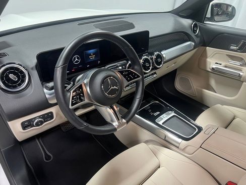 Used 2025 Mercedes-Benz GLB 250 4MATIC image 21