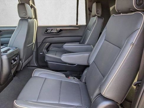 New 2025 Chevrolet Suburban Premier image 13