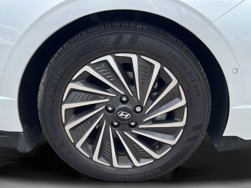 Used 2025 Hyundai Sonata Limited FWD image 28