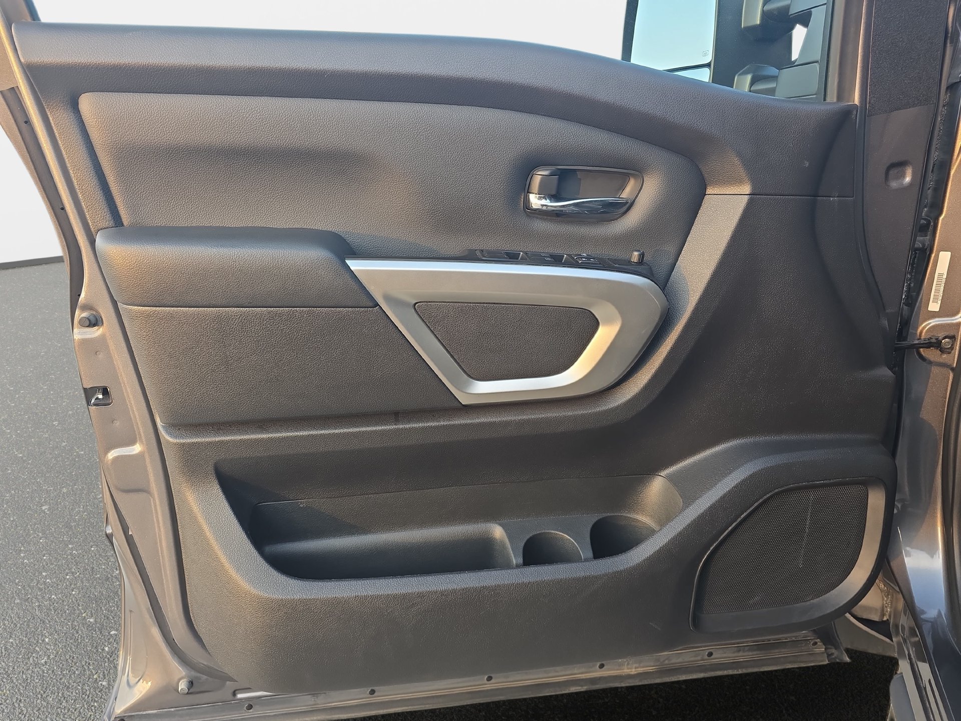 Used 2023 Nissan Titan SV w/ SV Convenience Package RWD image 24