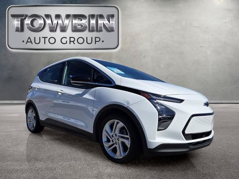 Used 2023 Chevrolet Bolt LT w/ Driver Confidence Package FWD image 2