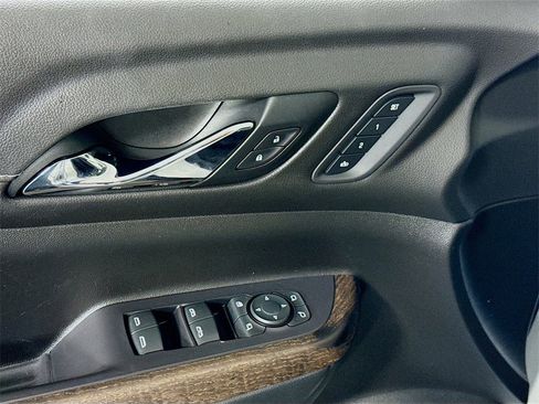 Used 2022 GMC Acadia Denali w/ Denali Ultimate Package image 12