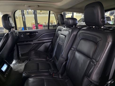 Used 2020 Lincoln Aviator Grand Touring w/ Elements Package Plus AWD/4WD image 12