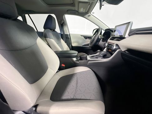 Used 2025 Toyota RAV4 XLE w/ Convenience Package image 31