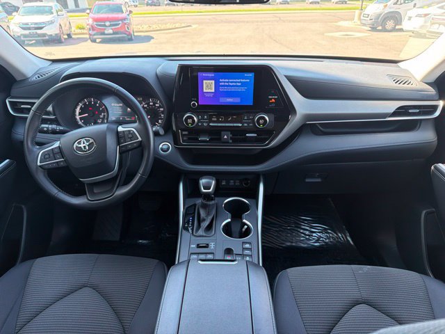 Used 2025 Toyota Highlander LE AWD/4WD image 16