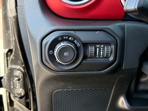 Used 2022 Jeep Wrangler Unlimited Rubicon w/ Cold Weather Group AWD/4WD image 26