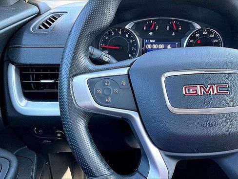 Used 2024 GMC Terrain SLE image 36