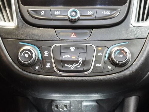 Used 2017 Chevrolet Malibu LT w/ Leather Package FWD image 22