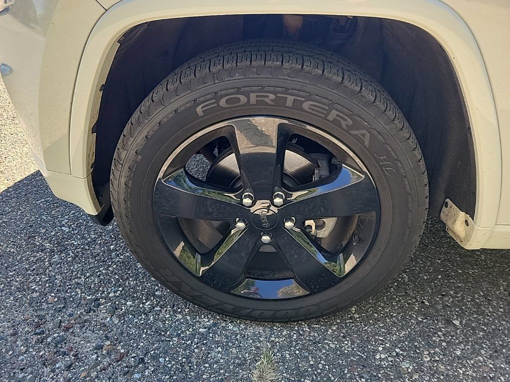 Used 2015 Jeep Grand Cherokee Altitude AWD/4WD image 35