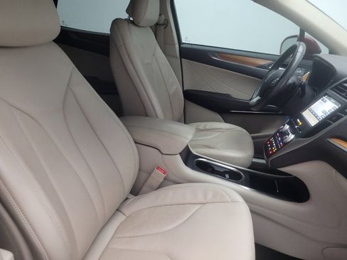 Used 2017 Lincoln MKC Select w/ Select Plus Package FWD image 21