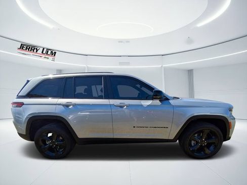 New 2025 Jeep Grand Cherokee Altitude RWD image 2