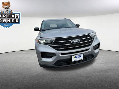 Used 2023 Ford Explorer XLT image 3
