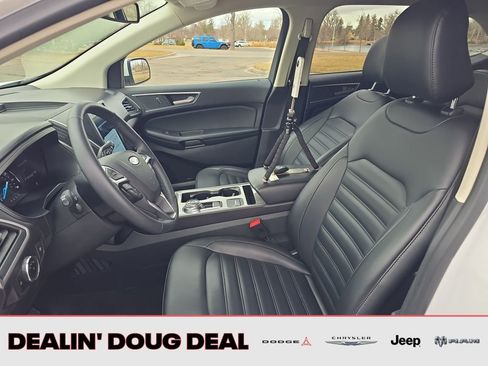 Used 2024 Ford Edge SEL image 9
