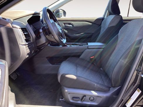 Used 2023 Nissan Rogue SV image 25