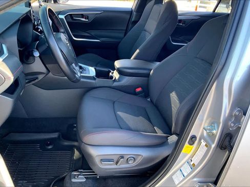 Used 2022 Toyota RAV4 SE w/ Weather & Moonroof Package image 8