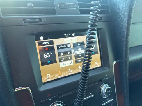 Used 2016 Lincoln Navigator L Select RWD image 4