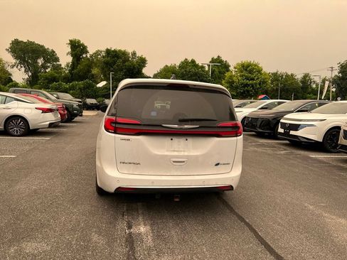 Used 2024 Chrysler Pacifica Limited FWD image 12
