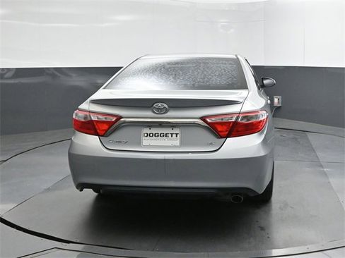 Used 2017 Toyota Camry SE image 8
