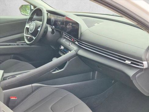 Used 2025 Hyundai Elantra SEL FWD image 24