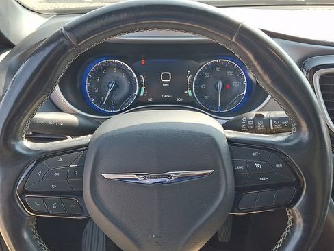 Used 2020 Chrysler Pacifica Touring-L Plus FWD image 21