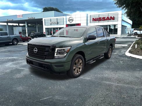 Used 2024 Nissan Titan SV w/ SV Bronze Edition Package image 9