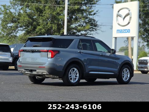 Used 2025 Ford Explorer Active w/ Active Comfort Package RWD image 7