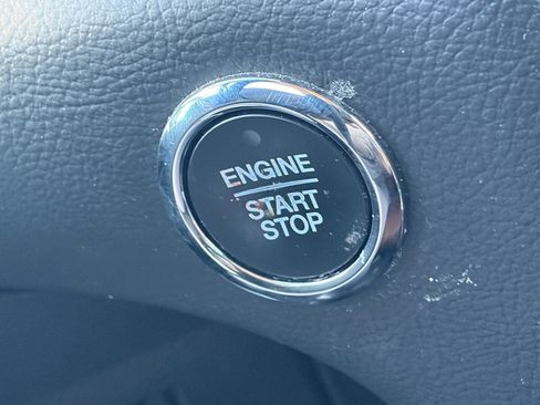 Used 2019 Ford Edge Titanium w/ Equipment Group 301A FWD image 13