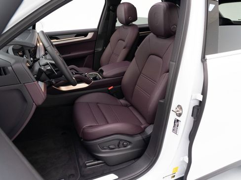 New 2025 Porsche Cayenne E-Hybrid image 5