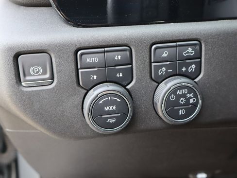 Used 2023 Chevrolet Silverado 1500 LTZ AWD/4WD image 22