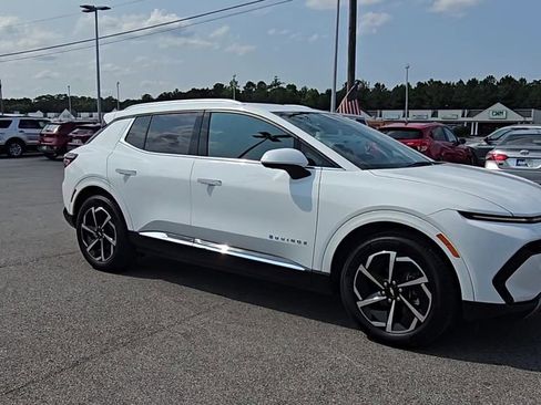 Used 2024 Chevrolet Equinox EV LT image 4