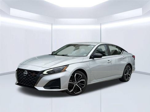 Used 2024 Nissan Altima 2.5 SR FWD image 1
