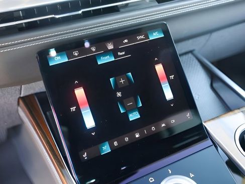 Used 2025 Cadillac Escalade Sport Platinum w/ LPO, Floor Liner Package AWD/4WD image 18
