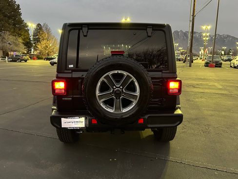 Used 2022 Jeep Wrangler Unlimited Sahara w/ Cold Weather Group image 4