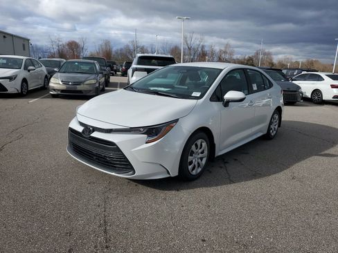 New 2026 Toyota Corolla LE FWD image 2