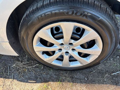 Used 2025 Toyota Corolla LE image 31