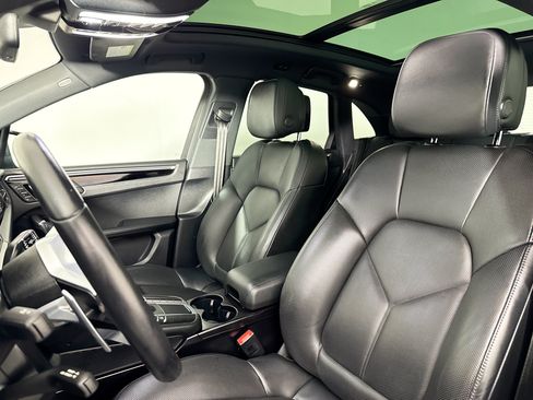 Used 2020 Porsche Macan AWD/4WD image 17