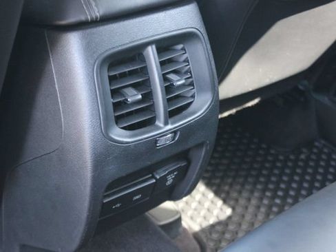Used 2019 Jeep Cherokee Limited AWD/4WD image 23