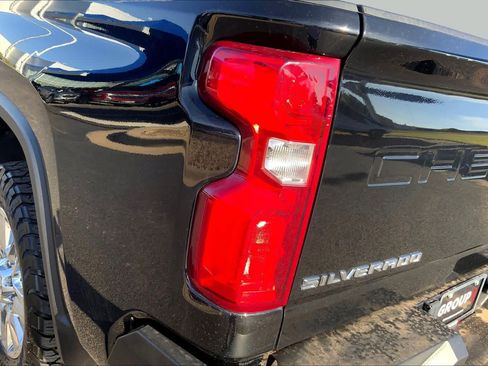 Used 2024 Chevrolet Silverado 2500 High Country w/ Technology Package AWD/4WD image 29