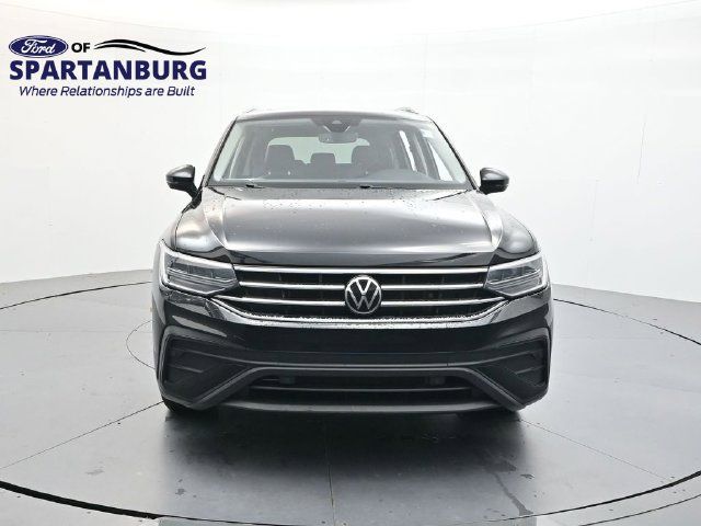 Used 2023 Volkswagen Tiguan SE FWD image 2