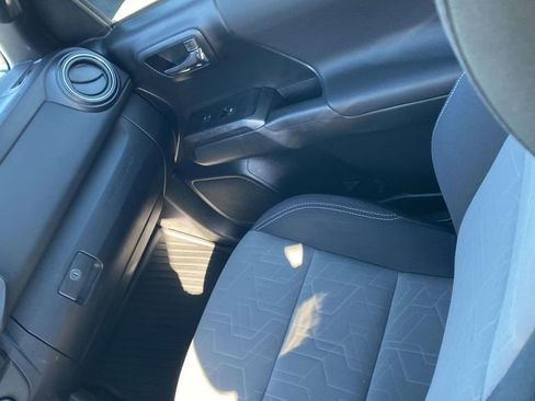 Used 2016 Toyota Tacoma SR5 w/ SR5 Appearance Package (SN) image 28