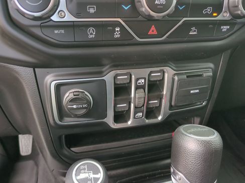 Used 2021 Jeep Gladiator Sport AWD/4WD image 29