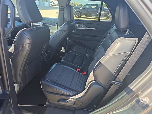 Used 2025 Ford Explorer ST-Line w/ ST-Line Street Pack AWD/4WD image 11