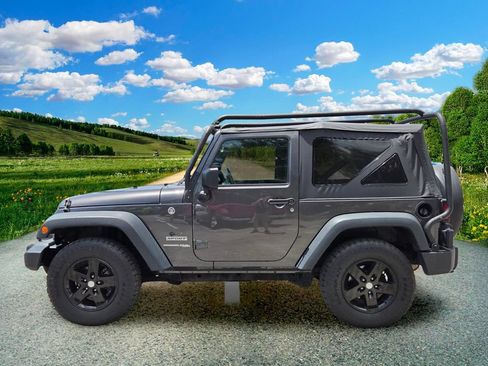 Used 2018 Jeep Wrangler Sport AWD/4WD image 3