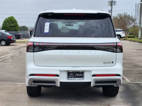 New 2026 INFINITI QX80 Luxe image 5