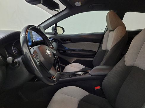 Used 2019 Toyota C-HR XLE image 17