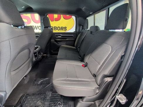 New 2026 RAM 1500 4x4 Crew Cab image 29