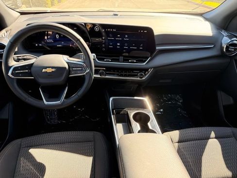 Used 2025 Chevrolet Equinox LT FWD image 8