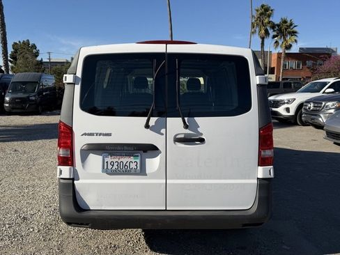 Used 2017 Mercedes-Benz Metris image 4