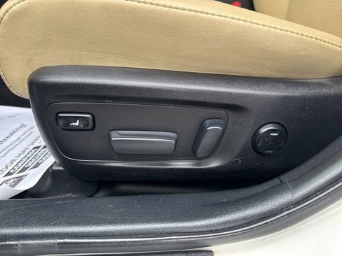 Used 2014 Toyota Avalon Limited image 32