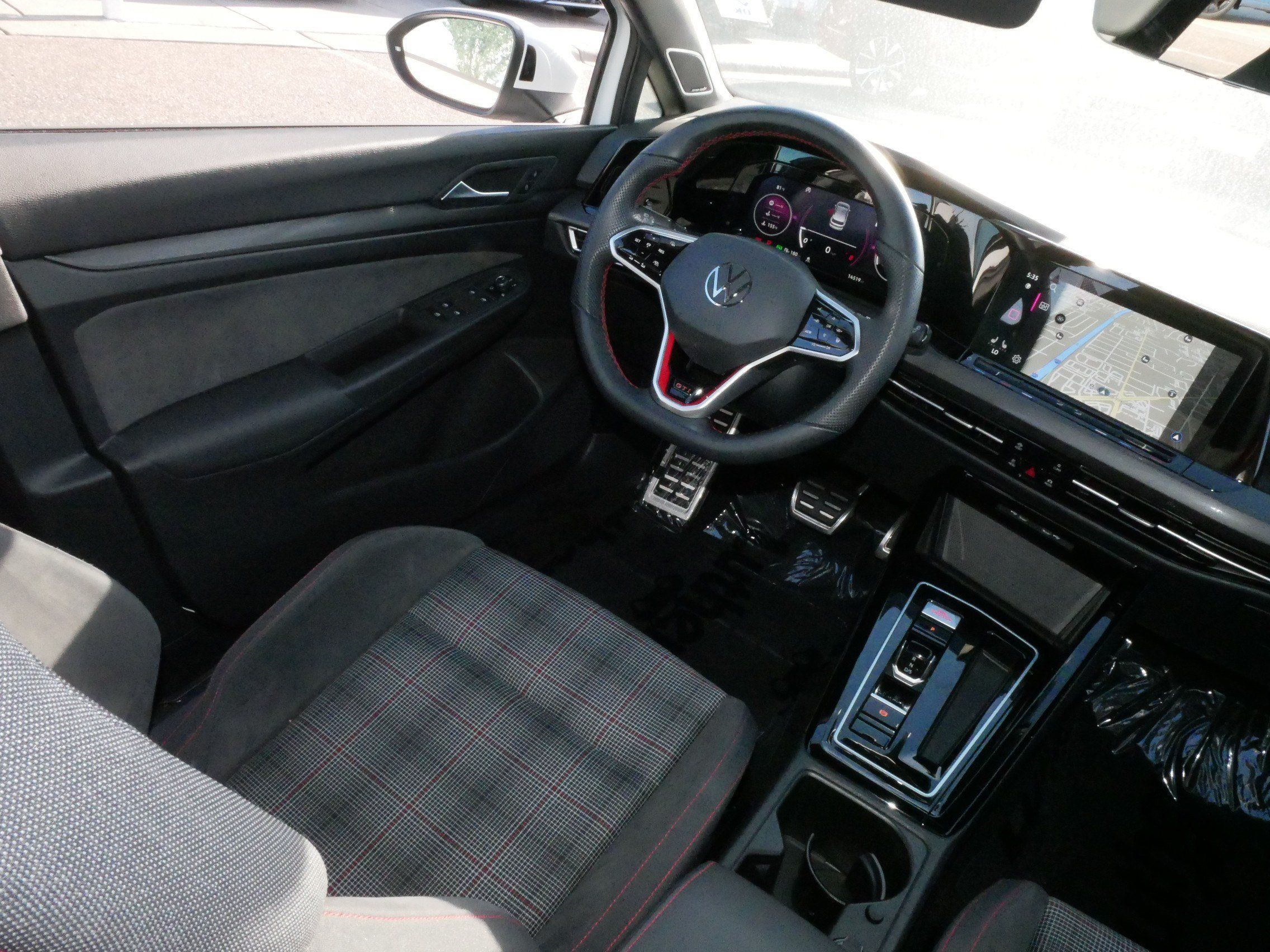 Certified 2024 Volkswagen GTI SE FWD image 5
